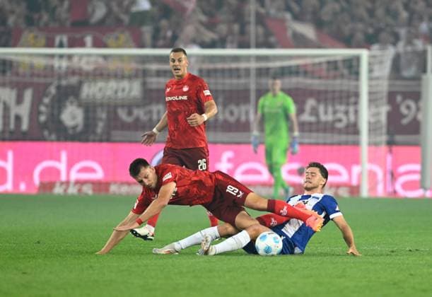 Fussball - 2. Bundesliga - Saison 2024 25 1. FC Kaiserslautern 31.08..2024 Fritz-Walter-Stadion 1. FC Kaiserslautern (fck) - Hertha BSC Berlin (b) Daniel HANSLIK (1. FC Kaiserslautern), li - Linus GECHTER (Hertha BSC Berlin) 1. FC Kaiserslautern