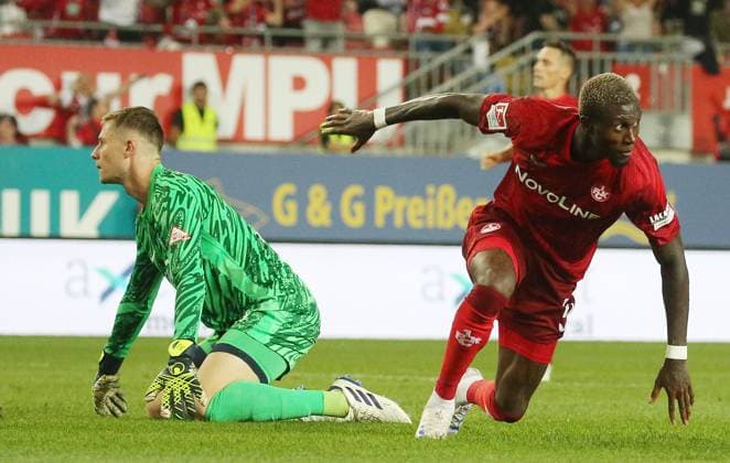 2:1 FCK durch Aaron Opoku (17, FC Kaiserslautern) 31.08.2024, Fußball, 2. Bundesliga, FC Kaiserslautern - Hertha BSC Berlin, 4. Spieltag, Saison 2024 25, Fritz Walter Stadion, Kaiserslautern, Deutschland, zmdz, ** DFB & DFL regulations prohibit any use of photographs as image sequences and or quasi-video. ** FC Kaiserslautern - Hertha BSC Berlin