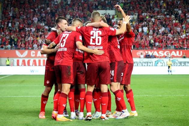 31.08.2024, xmohx, Fussball 2.Bundesliga, 1. FC Kaiserslautern - Hertha BSC Berlin emspor, v.l. Torjubel nach dem Tor zum celebrating the goal celebrate 2:1 durch Aaron Opoku (1. FC Kaiserslautern) (DFL DFB REGULATIONS PROHIBIT ANY USE OF PHOTOGRAPHS as IMAGE SEQUENCES and or QUASI-VIDEO) Kaiserlautern