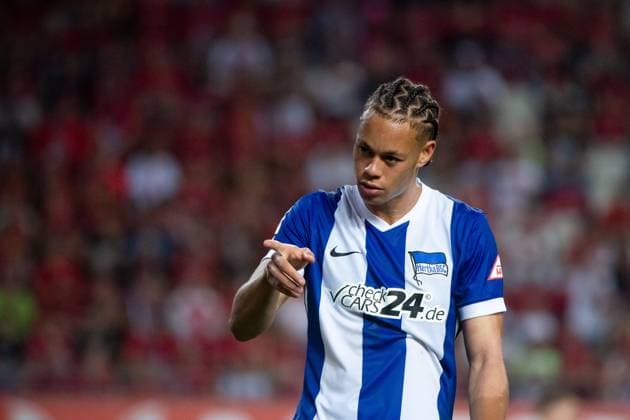 Scherhant Derry (Hertha BSC Berlin, 39) jubelt ueber das Tor zum 2.2, GER, FC Kaiserslautern (FCK) vs Hertha BSC Berlin (BSC), Fussball 2. Bundesliga, 4. Spieltag, Saison 2024 2025, 31.08.2024 DFB DFL regulations prohibit any use of photographs as image sequences and or quasi-video GER, FC Kaiserslautern (FCK) vs Hertha BSC Berlin (BSC), Fussball 2. Bundesliga, 4. Spieltag, Saison 2024 2025, 31.08.2024 Kaiserslautern