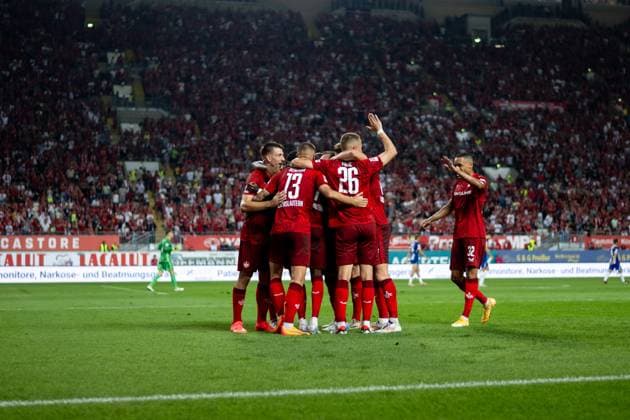Erik Wekesser (FC Kaiserslautern, 13), Filip Kaloc (FC Kaiserslautern, 26), Jan Gyamerah (FC Kaiserslautern, 32) jubeln ueber das Tor zum 2:1 durch Aaron Opoku (FC Kaiserslautern, 17), GER, FC Kaiserslautern (FCK) vs Hertha BSC Berlin (BSC), Fussball 2. Bundesliga, 4. Spieltag, Saison 2024 2025, 31.08.2024 DFB DFL regulations prohibit any use of photographs as image sequences and or quasi-video GER, FC Kaiserslautern (FCK) vs Hertha BSC Berlin (BSC), Fussball 2. Bundesliga, 4. Spieltag, Saison 2024 2025, 31.08.2024 Kaiserslautern
