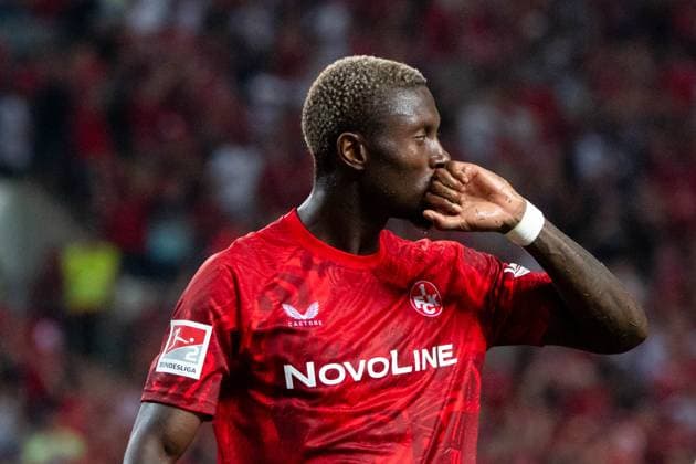Aaron Opoku (FC Kaiserslautern, 17) jubelt ueber das Tor zum 2:1, GER, FC Kaiserslautern (FCK) vs Hertha BSC Berlin (BSC), Fussball 2. Bundesliga, 4. Spieltag, Saison 2024 2025, 31.08.2024 DFB DFL regulations prohibit any use of photographs as image sequences and or quasi-video GER, FC Kaiserslautern (FCK) vs Hertha BSC Berlin (BSC), Fussball 2. Bundesliga, 4. Spieltag, Saison 2024 2025, 31.08.2024 Kaiserslautern