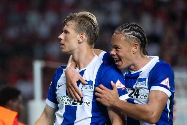 Sport Themen der Woche KW35 Sport Bilder des Tages Schuler Luca (Hertha BSC Berlin, 18), Scherhant Derry (Hertha BSC Berlin, 39) jubeln ueber das Tor zum 2:3, GER, FC Kaiserslautern (FCK) vs Hertha BSC Berlin (BSC), Fussball 2. Bundesliga, 4. Spieltag, Saison 2024 2025, 31.08.2024 DFB DFL regulations prohibit any use of photographs as image sequences and or quasi-video GER, FC Kaiserslautern (FCK) vs Hertha BSC Berlin (BSC), Fussball 2. Bundesliga, 4. Spieltag, Saison 2024 2025, 31.08.2024 Kaiserslautern *** Schuler Luca Hertha BSC Berlin, 18 , Scherhant Derry Hertha BSC Berlin, 39 celebrate the goal to 2 3, GER, FC Kaiserslautern FCK vs Hertha BSC Berlin BSC , Soccer 2 Bundesliga, Matchday 4, Season 2024 2025, 31 08 2024 DFB DFL regulations prohibit any use of photographs as image sequences and or quasi video GER, FC Kaiserslautern FCK vs Hertha BSC Berlin BSC , Fußball 2 Bundesliga, 4 Spieltag, Saison 2024 2025, 31 08 2024 Kaiserslautern Copyright: xEibner-Pressefoto Memmlerx EP_MMR