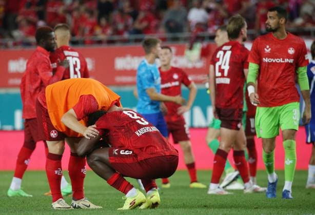 3:4 Niederlage für den FCK, rechts Ragnar Ache (9, FC Kaiserslautern) 31.08.2024, Fußball, 2. Bundesliga, FC Kaiserslautern - Hertha BSC Berlin, 4. Spieltag, Saison 2024 25, Fritz Walter Stadion, Kaiserslautern, Deutschland, zmdz, ** DFB & DFL regulations prohibit any use of photographs as image sequences and or quasi-video. ** FC Kaiserslautern - Hertha BSC Berlin