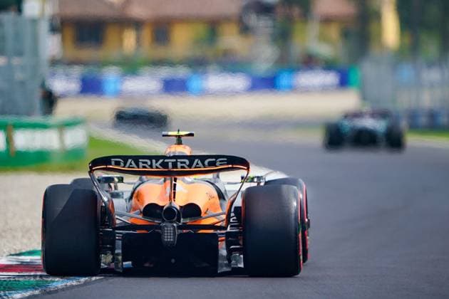 F1 Grand Prix of Italy - Qualifying Lando Norris of the United Kingdom drives the (04) McLaren F1 Team MCL38 during FP3 of the Formula 1 Pirelli Gran Premio d Italia 2024 in Monza, Italy, on August 31, 2024. Monza Monza Italy  Copyright: xLucaxRossinix originalFilename:rossini-formula1240831_npKPJ.jpg