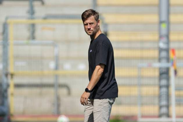 Nico Schneck (SC Freiburg, Trainer) , Fussball, GooglePixel Frauen-Bundesliga, 1.Spieltag, 2024 2025, SC Freiburg vs. Bayer 04 Leverkusen, 31.08.2024, Dreisamstadion, Freiburg, Deutschland DFB REGULATIONS PROHIBIT ANY USE OF PHOTOGRAPHS AS IMAGE SEQUENCES AND OR QUASI-VIDEO. Freiburg Dreisamstadion Baden-Wuerttemberg Deutschland Copyright: xGrantxHubbsx