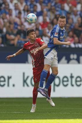 Gelsenkirchen, Deutschland, 01.09.24: Dejan Ljubicic (1. FC Koeln) und Tobias Mohr (FC Schalke 04) im Kampf um den Ball waehrend des Spiels der 2. Bundesliga zwischen FC Schalke 04 vs 1.FC Köln in der Veltins-Arena am 01. September 2024 in Gelsenkirchen, Deutschland. (Foto von Stefan Brauer Brauer-Fotoagentur) Gelsenkirchen, Germany, 01.09.24: Dejan Ljubicic (1. FC Koeln) und Tobias Mohr (FC Schalke 04) battle for the ball during the 2. Bundesliga match between FC Schalke 04 vs 1.FC Köln at Veltins-Arena on September 1, 2024 in Gelsenkirchen, Germany. (Photo by Stefan Brauer Brauer-Fotoagentur) Gelsenkirchen Veltins-Arena Germany