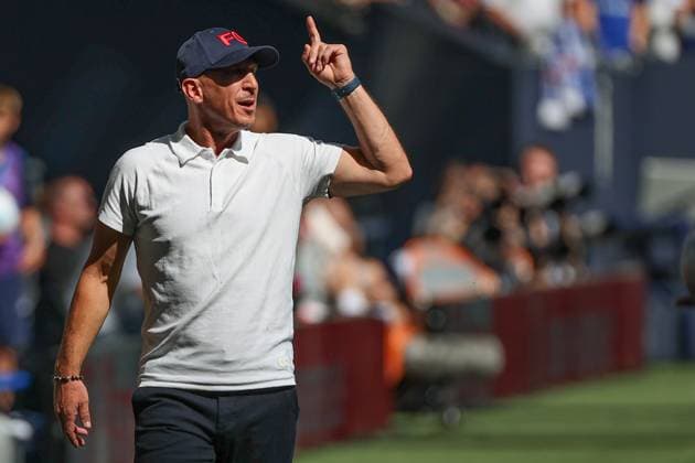 2. Bundesliga - FC Schalke 04 - 1. FC Köln am 01.09.2024 in der Veltins-Arena auf Schalke Trainer Head Coach Gerhard Struber (Koeln) gestikuliert