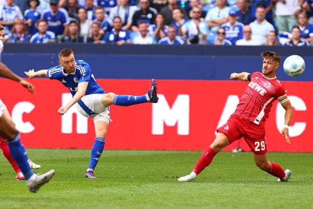 Torchance fuer Tobias Mohr (FC Schalke 04) FC Schalke 04 vs. 1. FC Koeln, Fussball, 2. Bundesliga, 4. Spieltag, Saison 2024 2025, 01.09.2024 Foto: kolbert-press Ant Palmer Veltins Arena NRW Deutschland