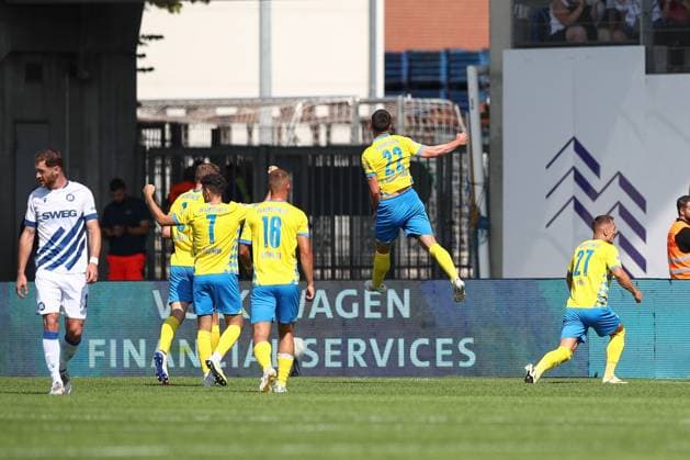 01.09.2024, xtgx, Fussball 2. Bundesliga, Eintracht Braunschweig - Karlsruher SC emspor, v.l. Sven Koehler (Köhler, Braunschweig, 27) Jubel, Torjubel, jubelt ueber das Tor, celebrate the goal, celebration (DFL DFB REGULATIONS PROHIBIT ANY USE OF PHOTOGRAPHS as IMAGE SEQUENCES and or QUASI-VIDEO) Braunschweig
