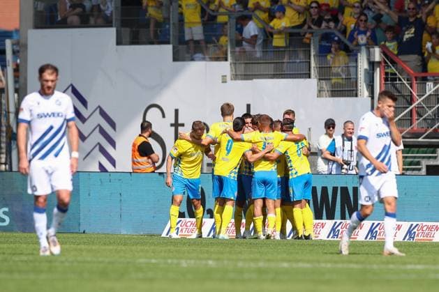 01.09.2024, xtgx, Fussball 2. Bundesliga, Eintracht Braunschweig - Karlsruher SC emspor, v.l. Sven Koehler (Köhler, Braunschweig, 27) Jubel, Torjubel, jubelt ueber das Tor, celebrate the goal, celebration (DFL DFB REGULATIONS PROHIBIT ANY USE OF PHOTOGRAPHS as IMAGE SEQUENCES and or QUASI-VIDEO) Braunschweig