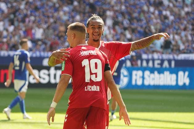 Fussball, 2.BL Saison 2024 2025 FC Schalke 04 vs 1.FC Köln , Arena auf Schalke, Gelsenkirchen, damion downs, tim lemperle beide fc köln ,jubeln Aktion, Einzelbild
