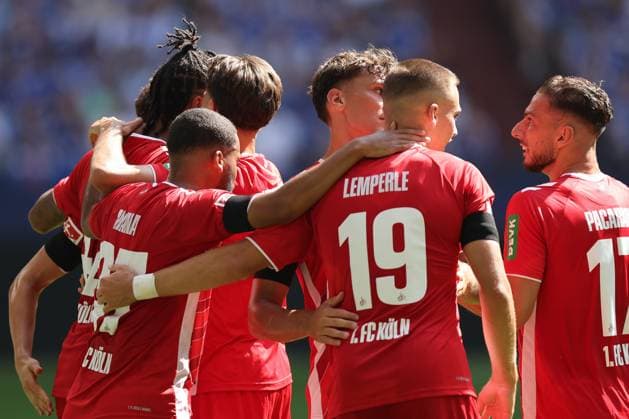 Die Spieler vom 1.FC Köln freue sich über das Tor zum 0:1 durch Damion Downs (1.FC Köln) beim Spiel der 2. BL (Saison 2024 25) FC Schalke 04 - 1. FC Köln Copyright: Thomas Pakusch