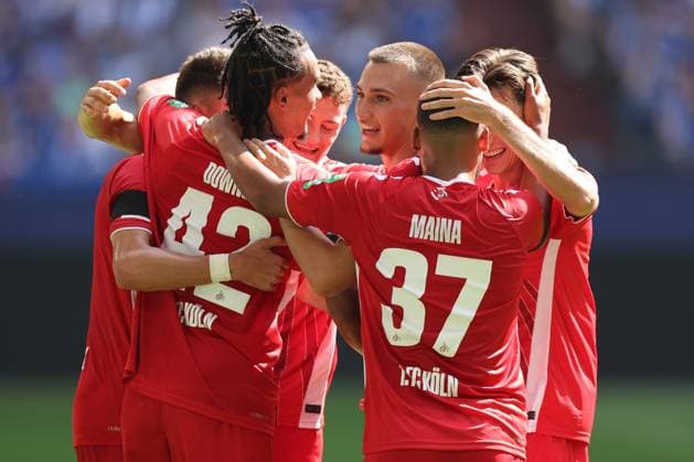Die Spieler vom 1.FC Köln freue sich über das Tor zum 0:1 durch Damion Downs (1.FC Köln) beim Spiel der 2. BL (Saison 2024 25) FC Schalke 04 - 1. FC Köln Copyright: Thomas Pakusch