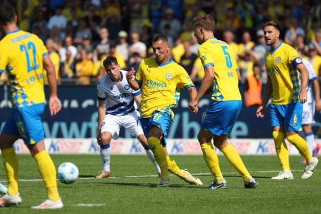 Braunschweig vs. Karlsruhe, 2. BL Braunschweig, 01.09.2024, FUßBALL - Eintracht Braunschweig vs. Karlsruher SC, 2. BL, Saison 2024 25. Sven Köhler (Eintracht Braunschweig), Robert Ivanov (Eintracht Braunschweig), Ermin Bicakcic (Eintracht Braunschweig) Braunschweig