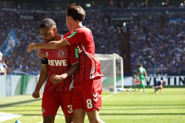 Die Spieler vom 1.FC Köln freue sich über das Tor zum 0:2 durch Linton Maina (1.FC Köln) beim Spiel der 2. BL (Saison 2024 25) FC Schalke 04 - 1. FC Köln Copyright: Thomas Pakusch