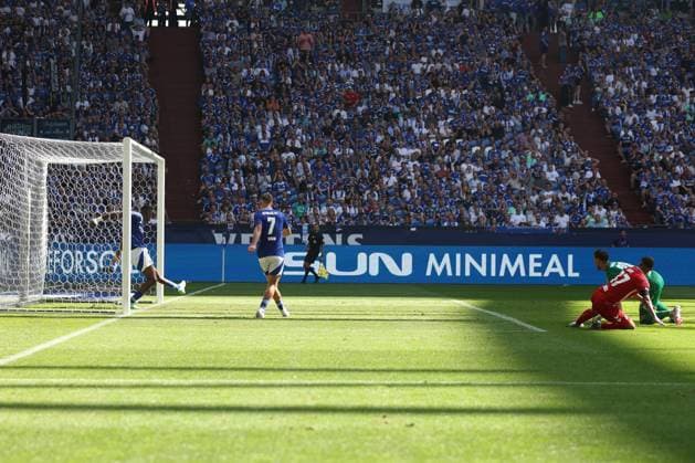 Das Tor zum 0:2 durch Linton Maina (1.FC Köln) beim Spiel der 2. BL (Saison 2024 25) FC Schalke 04 - 1. FC Köln Copyright: Thomas Pakusch