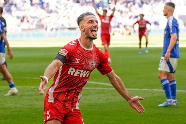 Sport Themen der Woche KW35 Sport Bilder des Tages Fußball: 2. Bundesliga Saison 2024 - 2025, 4. Spieltag - FC Schalke 04 vs. 1. FC Köln - Veltins-Arena, Gelsenkirchen: Kölns Leart Paqarada legt mustergültig von halblinks scharf quer an den zweiten Pfosten, wo Kölns Tim Lemperle keine Mühe hat, das dritte Tor zu erzielen. Tor, Jubel, Freude, herausgestreckte Zunge beim 0:3 nach Wiederanpfiff in der 46. Minute *** Soccer 2 Bundesliga Season 2024 2025, Matchday 4 FC Schalke 04 vs 1 FC Köln Veltins Arena, Gelsenkirchen Colognes Leart Paqarada crosses sharply from the half-left to the second post, where Colognes Tim Lemperle has no trouble scoring the third goal Goal, jubilation, joy, tongue stuck out at 0 3 after the restart in the 46th minute Copyright: xJOERANxSTEINSIEKx