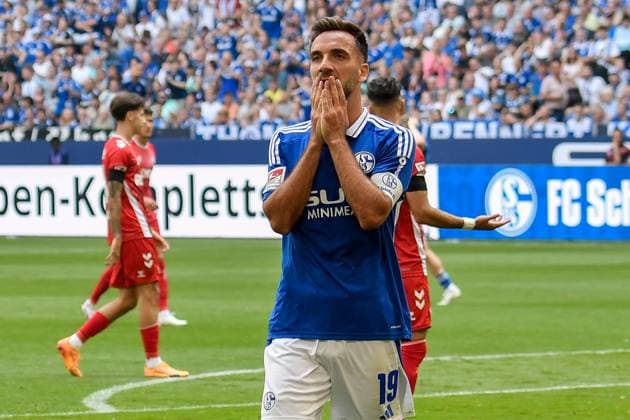 Kenan Karaman ( 19, FC Schalke 04) Entsetzen unzufrieden enttäuscht enttaeuscht niedergeschlagen frustriert, 01.09.2024 Fussball FC Schalke 04 vs 1. FC Koeln , Veltins-Arena, Gelsenkirchen, DFB DFL REGULATIONS PROHIBIT ANY USE OF PHOTOGRAPHS AS IMAGE SEQUENCES AND OR QUASI-VIDEO NRW Germany