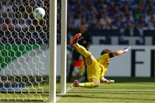 Gelsenkirchen, Deutschland, 01.09.24: Kenan Karaman (FC Schalke 04) erzielt das Tor zum 1:3 waehrend des Spiels der 2. Bundesliga zwischen FC Schalke 04 vs 1.FC Köln in der Veltins-Arena am 01. September 2024 in Gelsenkirchen, Deutschland. (Foto von Stefan Brauer Brauer-Fotoagentur) Gelsenkirchen, Germany, 01.09.24: Kenan Karaman (FC Schalke 04) scored the goal to 1:3 during the 2. Bundesliga match between FC Schalke 04 vs 1.FC Köln at Veltins-Arena on September 1, 2024 in Gelsenkirchen, Germany. (Photo by Stefan Brauer Brauer-Fotoagentur) Gelsenkirchen Veltins-Arena Germany