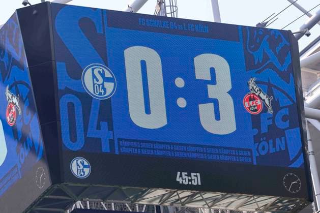 Auf der Anzeigetafel steht nach circa 46 Minuten eine 3:0 Fuehrung des 1. FC Koeln, 2. Bundesliga, FC Schalke 04 vs 1. FC Köln, Veltins-Arena am 01. September 2024 in Gelsenkirchen, Deutschland. (Foto von Marco Steinbrenner DeFodi Images) The scoreboard shows a 3:0 lead for 1 FC Köln after around 46 minutes, 2. Bundesliga, FC Schalke 04 vs 1. FC Köln, Veltins-Arena, September 1, 2024 in Gelsenkirchen, Germany. (Photo by Marco Steinbrenner DeFodi Images) DFB DFL REGULATIONS PROHIBIT ANY USE OF PHOTOGRAPHS AS IMAGE SEQUENCES AND OR QUASI-VIDEO. Defodi-700_schalke_koeln_20240901_047
