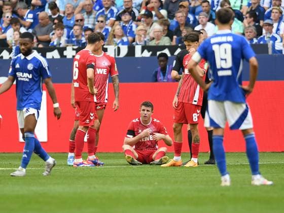 Dominique Heintz (1. FC Koeln) verletzt waehrend des Spiels der 2. Bundesliga zwischen FC Schalke 04 und 1. FC Köln in der Veltins-Arena am 01. September 2024 in Gelsenkirchen, Deutschland. (Foto von Ralf Treese DeFodi Images) +++ Dominique Heintz (1. FC Koeln) injured during the 2. Bundesliga match between FC Schalke 04 and 1. FC Köln at Veltins-Arena on September 1, 2024 in Gelsenkirchen, Germany. (Photo by Ralf Treese DeFodi Images) DFB DFL REGULATIONS PROHIBIT ANY USE OF PHOTOGRAPHS AS IMAGE SEQUENCES AND OR QUASI-VIDEO. Defodi-521_S04KOE20240901_037