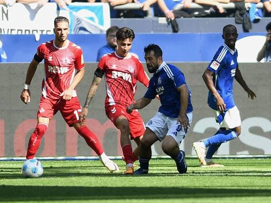 Denis Huseinbasic (1. FC Koeln) und Amin Younes (FC Schalke 04) im Zweikampf, Foulspiel zum Elfmeter waehrend des Spiels der 2. Bundesliga zwischen FC Schalke 04 und 1. FC Köln in der Veltins-Arena am 01. September 2024 in Gelsenkirchen, Deutschland. (Foto von Ralf Treese DeFodi Images) +++ Denis Huseinbasic (1. FC Koeln) und Amin Younes (FC Schalke 04) battle for the ball during the 2. Bundesliga match between FC Schalke 04 and 1. FC Köln at Veltins-Arena on September 1, 2024 in Gelsenkirchen, Germany. (Photo by Ralf Treese DeFodi Images) DFB DFL REGULATIONS PROHIBIT ANY USE OF PHOTOGRAPHS AS IMAGE SEQUENCES AND OR QUASI-VIDEO. Defodi-521_S04KOE20240901_040