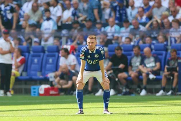 Tobias Mohr (FC Schalke 04) schaut enttaeuscht, 2. Bundesliga, FC Schalke 04 vs 1. FC Köln, Veltins-Arena am 01. September 2024 in Gelsenkirchen, Deutschland. (Foto von Marco Steinbrenner DeFodi Images) Tobias Mohr (FC Schalke 04) looks dejected, 2. Bundesliga, FC Schalke 04 vs 1. FC Köln, Veltins-Arena, September 1, 2024 in Gelsenkirchen, Germany. (Photo by Marco Steinbrenner DeFodi Images) DFB DFL REGULATIONS PROHIBIT ANY USE OF PHOTOGRAPHS AS IMAGE SEQUENCES AND OR QUASI-VIDEO. Defodi-700_schalke_koeln_20240901_051