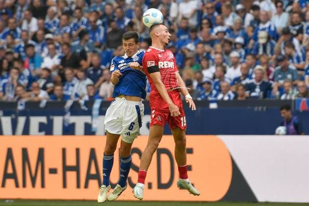 Kopfball Kopfballduell Ron Schallenberg ( 6, FC Schalke 04) Tim Lemperle (Koeln 19) 01.09.2024 Fussball FC Schalke 04 vs 1. FC Koeln , Veltins-Arena, Gelsenkirchen, DFB DFL REGULATIONS PROHIBIT ANY USE OF PHOTOGRAPHS AS IMAGE SEQUENCES AND OR QUASI-VIDEO NRW Germany