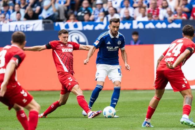 GER, 2. FBL FC Schalke 04 vs 1. FC Köln Koeln 01.09.2024, Veltins Arena, Gelsenkirchen, GER, 2. FBL FC Schalke 04 vs 1. FC Köln Koeln Im Bild:Zweikampf zwischen Tim Lemperle (1. FC Köln Koeln, ) und Jan Thielmann (1. FC Köln Koeln, )