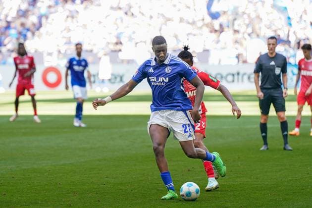 Fußball: 2. Bundesliga Saison 2024 - 2025, 4. Spieltag - FC Schalke 04 vs. 1. FC Köln - Veltins-Arena, Gelsenkirchen: Schalkes Ibrahima CissÃ Cisse in Aktion