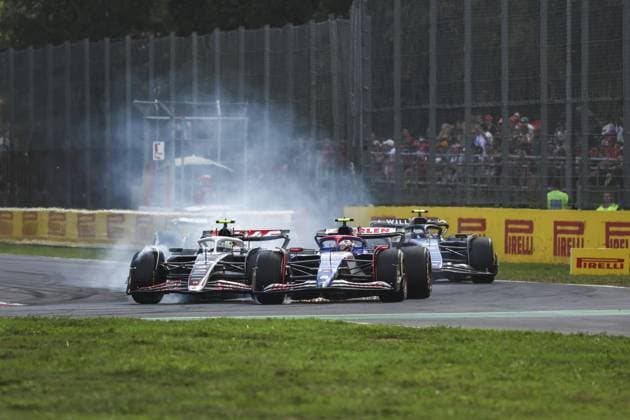 22 TSUNODA Yuki (jap), Visa Cash App RB F1 Team VCARB 01, 27 HULKENBERG Nico (ger), Haas F1 Team VF-24 Ferrari, action during the Formula 1 Pirelli Gran Premio d’Italia 2024, Italian Grand Prix 2024, 16th round of the 2024 Formula One World Championship, WM, Weltmeisterschaft from August 30 to September 1, 2024 on the Autodromo Nazionale Monza, in Monza, Italy - F1 - ITALIAN GRAND PRIX 2024 DPPI Panoramic 240901_R16_ITALIA_DP_FG0O8294