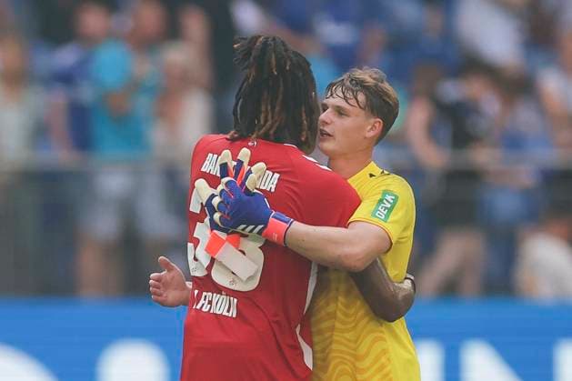 Elias Bakatu-Kanda (1. FC Koeln) und Torhueter Jonas Urbig (1. FC Koeln) jubeln, 2. Bundesliga, FC Schalke 04 vs 1. FC Köln, Veltins-Arena am 01. September 2024 in Gelsenkirchen, Deutschland. (Foto von Marco Steinbrenner DeFodi Images) Elias Bakatu-Kanda (1. FC Koeln) und Torhueter Jonas Urbig (1. FC Koeln) cheer, 2. Bundesliga, FC Schalke 04 vs 1. FC Köln, Veltins-Arena, September 1, 2024 in Gelsenkirchen, Germany. (Photo by Marco Steinbrenner DeFodi Images) DFB DFL REGULATIONS PROHIBIT ANY USE OF PHOTOGRAPHS AS IMAGE SEQUENCES AND OR QUASI-VIDEO. Defodi-700_schalke_koeln_20240901_067