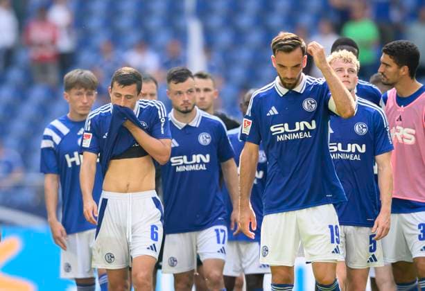 Sport Bilder des Tages v.l. Ron SCHALLENBERG (GE), Adrian GANTENBEIN (GE), Kenan KARAMAN (GE), Derry MURKIN (GE) enttaeuscht nach dem Spiel, Fussball 2. Bundesliga, 4.Spieltag, FC Schalke 04 (GE) - 1. FC Koeln (K) 1:3, am 01.09.2024 in Gelsenkirchen Deutschland. DFL regulations prohibit any use of photographs as image sequences and or quasi-video Â