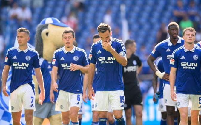 v.l. Paul SEGUIN (GE), Ron SCHALLENBERG (GE), Kenan KARAMAN (GE), Derry MURKIN (GE) enttaeuscht nach dem Spiel, Fussball 2. Bundesliga, 4.Spieltag, FC Schalke 04 (GE) - 1. FC Koeln (K) 1:3, am 01.09.2024 in Gelsenkirchen Deutschland. DFL regulations prohibit any use of photographs as image sequences and or quasi-video Â