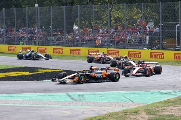 neue Fuehrung, Oscar Piastri (McLaren), Charles Leclerc (Scuderia Ferrari HP), Lando Norris (McLaren), Carlos Sainz jr. (Scuderia Ferrari HP), Rennen, Grosser Preis von Italien, Motorsport, Herren, Formel 1, 01.09.2024 Monza Lombardei Italien