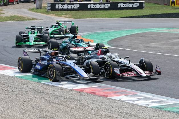 Duell, Nico Huelkenberg (Haas), Rennen, Grosser Preis von Italien, Motorsport, Herren, Formel 1, 01.09.2024 Monza Lombardei Italien