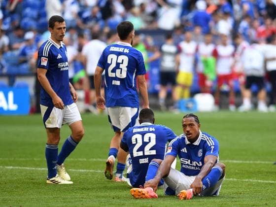 Ron Schallenberg (FC Schalke 04), Mehmet Aydin (FC Schalke 04), Ibrahima Cisse (FC Schalke 04) und Anton Donkor (FC Schalke 04) enttaeuscht waehrend des Spiels der 2. Bundesliga zwischen FC Schalke 04 und 1. FC Köln in der Veltins-Arena am 01. September 2024 in Gelsenkirchen, Deutschland. (Foto von Ralf Treese DeFodi Images) +++ Ron Schallenberg (FC Schalke 04), Mehmet Aydin (FC Schalke 04), Ibrahima Cisse (FC Schalke 04) und Anton Donkor (FC Schalke 04) looks dejected during the 2. Bundesliga match between FC Schalke 04 and 1. FC Köln at Veltins-Arena on September 1, 2024 in Gelsenkirchen, Germany. (Photo by Ralf Treese DeFodi Images) DFB DFL REGULATIONS PROHIBIT ANY USE OF PHOTOGRAPHS AS IMAGE SEQUENCES AND OR QUASI-VIDEO. Defodi-521_S04KOE20240901_045