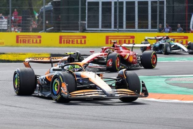 Lando Norris (McLaren), Carlos Sainz jr. (Scuderia Ferrari HP), Rennen, Grosser Preis von Italien, Motorsport, Herren, Formel 1, 01.09.2024 Monza Lombardei Italien