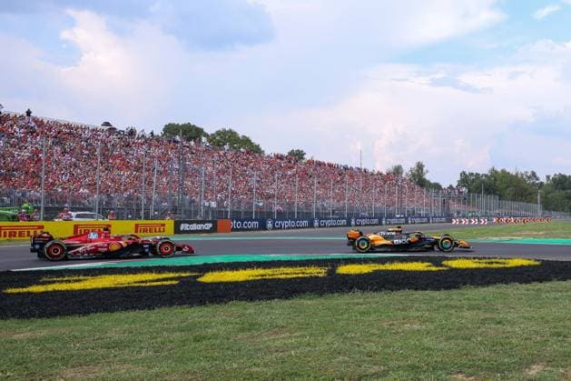 Oscar Piastri (McLaren), Charles Leclerc (Scuderia Ferrari HP), Rennen, Grosser Preis von Italien, Motorsport, Herren, Formel 1, 01.09.2024 Monza Lombardei Italien