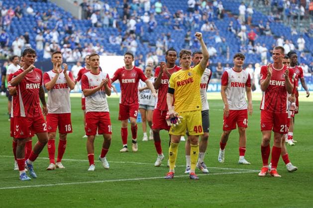 2. Bundesliga - FC Schalke 04 - 1. FC Köln am 01.09.2024 in der Veltins-Arena auf Schalke Jubel über den Sieg bei der Mannschaft vom 1. FC Köln, hier u.a. mit Torwart Jonas Urbig (Koeln 40)