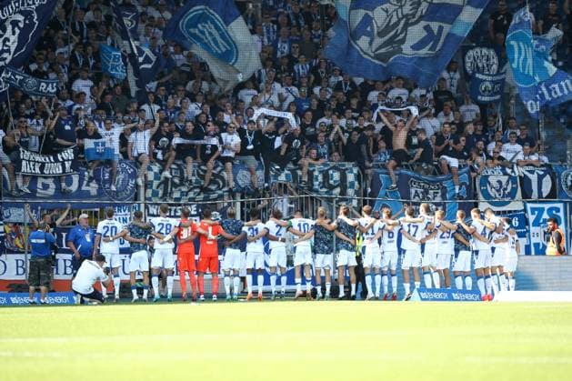 01.09.2024, xtgx, Fussball 2. Bundesliga, Eintracht Braunschweig - Karlsruher SC emspor, v.l. Karlsruhe Jubel ueber den Sieg, Jubel nach Spielende (DFL DFB REGULATIONS PROHIBIT ANY USE OF PHOTOGRAPHS as IMAGE SEQUENCES and or QUASI-VIDEO) Braunschweig