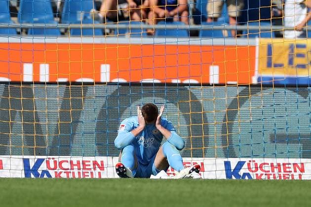 Braunschweig vs. Karlsruhe, 2. BL Braunschweig, 01.09.2024, FUßBALL - Eintracht Braunschweig vs. Karlsruher SC, 2. BL, Saison 2024 25. Spielende, Torwart Lennart Grill (Eintracht Braunschweig), enttäuscht, traurig, niedergeschlagen, verzweifelt, down, frust, frustriert, enttäuschung Braunschweig