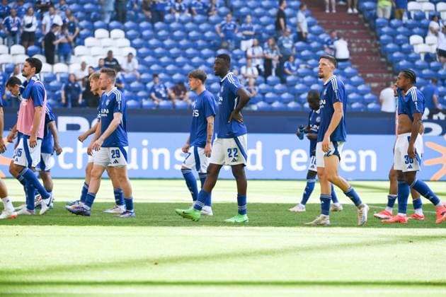 Schalkes Spieler nach der Niederlage 01.09.2024, Fussball 2. Bundesliga, 4. Spieltag, Saison 2024 2025 FC Schalke 04 - 1. FC Köln 1:3 Gelsenkirchen Veltins Arena Nordrhein Westfalen Deutschland