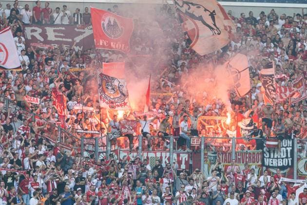 Fußball 2. Bundesliga 4. Spieltag FC Schalke 04 - 1. FC Köln am 01.09.2024 in der Veltins Arena in Gelsenkirchen Fans von Köln feiern den Sieg DFL regulations prohibit any use of photographs as image sequences and or quasi-video.