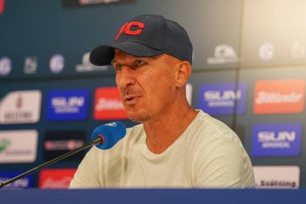 Fußball: 2. Bundesliga Saison 2024 - 2025, 4. Spieltag - FC Schalke 04 vs. 1. FC Köln - Veltins-Arena, Gelsenkirchen: Kölns Trainer Gerhard Struber bei der Pressekonferenz