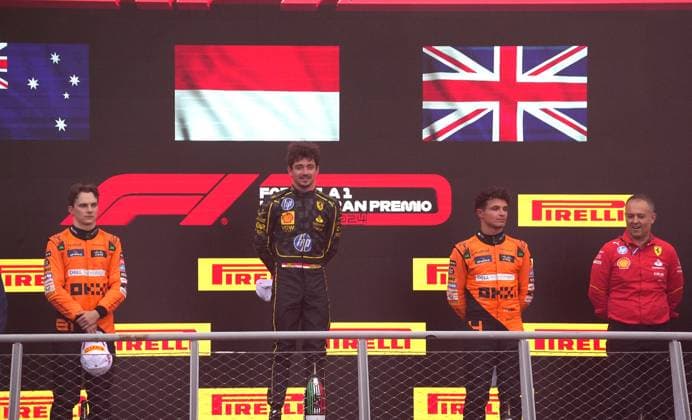 FORMULA 1 PIRELLI GRAN PREMIO D ITALIA 2024 01.09.2024, Autodromo Nazionale di Monza, Monza, FORMULA 1 PIRELLI GRAN PREMIO D ITALIA 2024 ,im Bild Sieger Charles Leclerc (MCO), Scuderia Ferrari HP, 2. Platz für Oscar Piastri (AUS), McLaren F1 Team, 3. Platz für Lando Norris (GBR), Renndirektor Diego Ioverno (Scuderia Ferrari).