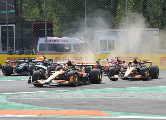 01.09.2024, Autodromo Nazionale di Monza, Monza, FORMULA 1 PIRELLI GRAN PREMIO D ITALIA 2024 ,im Bild Rennstart:, Oscar Piastri (AUS), McLaren F1 Team, Charles Leclerc (MCO), Scuderia Ferrari HP, Lando Norris (GBR), George Russell (GBR), Mercedes-AMG Petronas Formula One Team, Fernando Alonso (ESP), Aston Martin Aramco Cognizant Formula One Team, Lewis Hamilton (GBR), Max Verstappen (NLD), Oracle Red Bull Racing, Sergio Perez (MEX) Defodi-506_20240901_hbr_1340