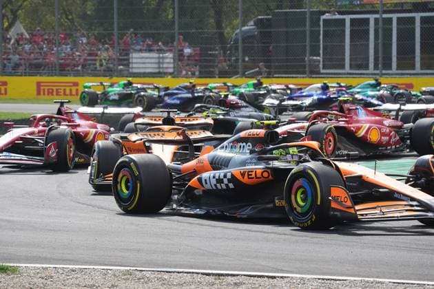 01.09.2024, Autodromo Nazionale di Monza, Monza, FORMULA 1 PIRELLI GRAN PREMIO D ITALIA 2024 ,im Bild Rennstart:, Oscar Piastri (AUS), McLaren F1 Team, Charles Leclerc (MCO), Scuderia Ferrari HP, Lando Norris (GBR), George Russell (GBR), Mercedes-AMG Petronas Formula One Team, Fernando Alonso (ESP), Aston Martin Aramco Cognizant Formula One Team, Lewis Hamilton (GBR), Max Verstappen (NLD), Oracle Red Bull Racing, Sergio Perez (MEX) Defodi-506_20240901_hbr_1358