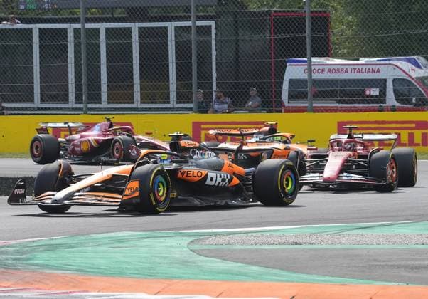 01.09.2024, Autodromo Nazionale di Monza, Monza, FORMULA 1 PIRELLI GRAN PREMIO D ITALIA 2024 ,im Bild Oscar Piastri (AUS), McLaren F1 Team, Charles Leclerc (MCO), Scuderia Ferrari HP, Lando Norris (GBR), Carlos Sainz Jr. (ESP) Defodi-506_20240901_hbr_1433